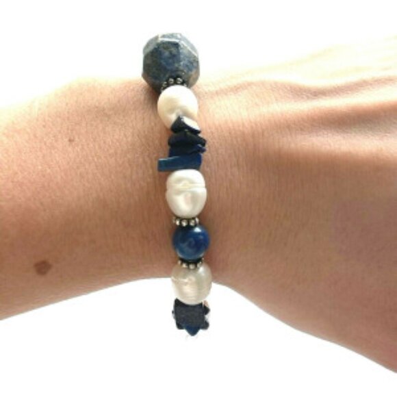 Freshwater Pearl with Blue Stones Bracelet - Picture 3 of 6